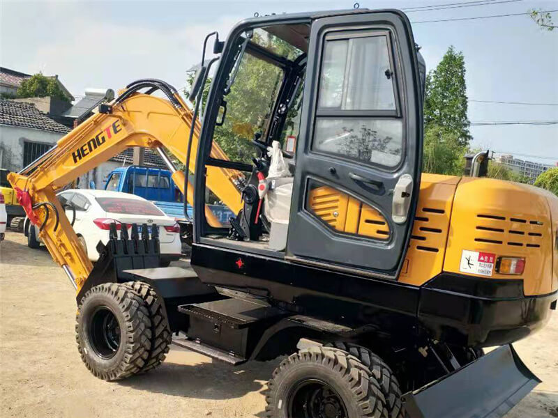 60轮式小挖机出租